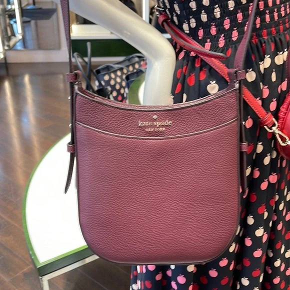 Kate Spade leila north south crossbody
Sherrywood - Picture 1 of 16
